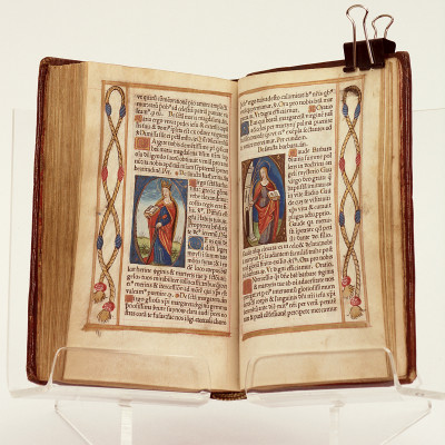Hore divine virginis Marie / Secundum usum Romanum / cum aliis multis folio sequenti notatis una cum figuris Apocalipsis & destructio Hierusalem / & multis figuris Biblie insertis. Almanach de 1520 à 1532. 