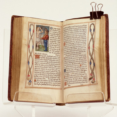 Hore divine virginis Marie / Secundum usum Romanum / cum aliis multis folio sequenti notatis una cum figuris Apocalipsis & destructio Hierusalem / & multis figuris Biblie insertis. Almanach de 1520 à 1532. 