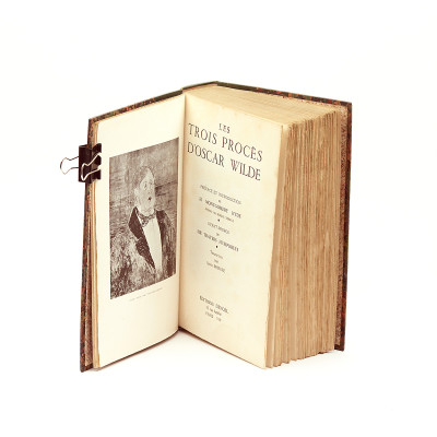 Les trois procès d'Oscar Wilde. Préface et introduction de M. Montgomery Hyde, avocat au Middle Temple. Avant-propos de Sir Travers Humphreys. Traduction par Annie Brierre. 