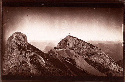 13 panoramas brevetés S.G.D.G. de petit format (10 x 18 cm), vues des Alpes suisses. 