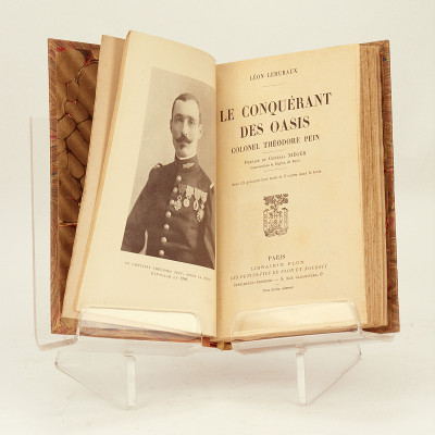 Le conquérant des oasis. Colonel Théodore Pein. Préface du Général Niéger. Avec 13 gravures hors texte et 5 cartes dans le texte. 
