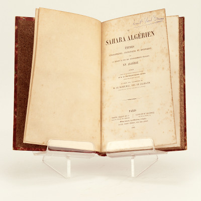 Le Sahara algérien. Études géographiques, statistiques et historiques sur la région au sud des établissements français en Algérie. Ouvrage rédigé sur les documents recueillis par les soins de M. le lieutenant-colonel Daumas, directeur central des affaires arabes à Alger, et publié avec l'autorisation de M. le Maréchal, duc de Dalmatie. 