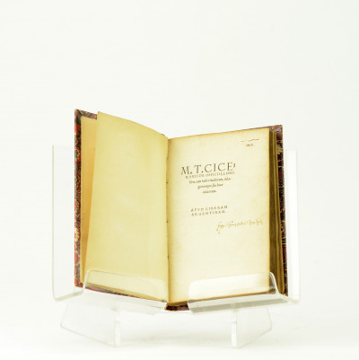 M. T. Ciceronis De Officiis, Libri Tres, cum Indice Auctorum, Adagiorumque suo loco citatorum. 