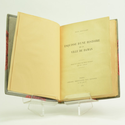 Esquisse d'une histoire de la ville de Damas. Extrait de la Revue des Études Islamique, année 1934, cahier IV. Relié à la suite : Ismaïl Hakki. Philosophe mystique. 1653-1725. Par Mehemmed-Ali Aïni (Paris, Paul Geuthner, 1933). 