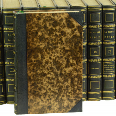 La sainte bible en latin et en françois, suivie d'un dictionnaire étymologique, géographique et archéologique. 