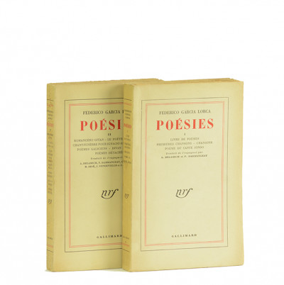 Poésies. I. Livre de poèmes. - Premières chansons. - Chansons. - Poème du Canto Jando. II. Romancero Gitan. - Le poète à New York. - Chant funèbre pour Ignacio Sanchez Mejias. - Poèmes galiciens. - Divan du Tamarit. - Poèmes détachés. Traduit de l'espagnol par A. Belamich, P. Darmangeat, Cl. Couffon, B. Sesé, J. Supervielle et J. Prévost. 