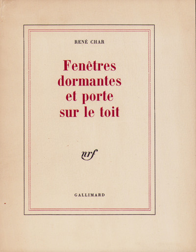 Fenêtres dormantes et portes sur le toit. 