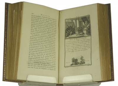 Abrégé de l'Histoire Universelle, en figures, ou recueil d'estampes représentant les sujets les plus frappants de l'histoire, tant sacrée que profane, ancienne et moderne, avec les explications historiques qui s'y rapportent, et les Portraits en Médaille des Héros qui ont joué le plus grand rôle dans l'Histoire, ornés de leurs attributs caractéristiques, dessinées par Monsieur Marillier et gravées par le Sieur Duflos le jeune. 