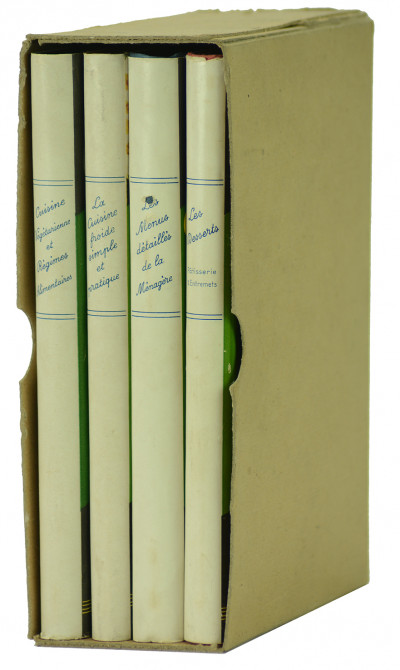 Réunion de 4 volumes : I. La cuisine froide, simple et pratique. Hors-d'œuvre - Plats d'œufs froids - Les entrées aux fromages - Les entrées de gibier. II. Cuisine végétarienne et régimes alimentaires. Menus de régimes. III. Les menus détaillés de la ménagère. 180 menus simples et pratiques. Menus pour les jours de réception et fêtes de famille. IV. Les desserts. Recueil de pâtisserie et entremets simples. 