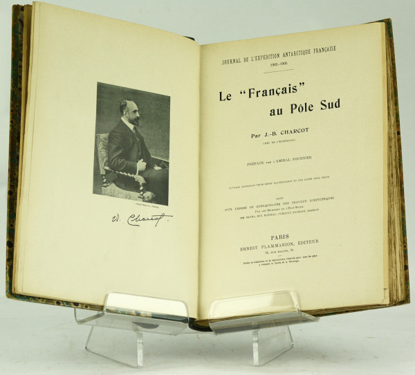 Le "Français" au Pôle Sud ; par J.-B. Charcot, chef de l'expédition. Préface de l'Amiral Fournier. Ouvrage contenant trois cents illustrations et une carte hors texte. Suivi d'un exposé de quelques-uns des travaux scientifiques par les membres de l'état-major, MM. Matha, Rey, Pléneau, Turquet, Gourdon, Charcot. 