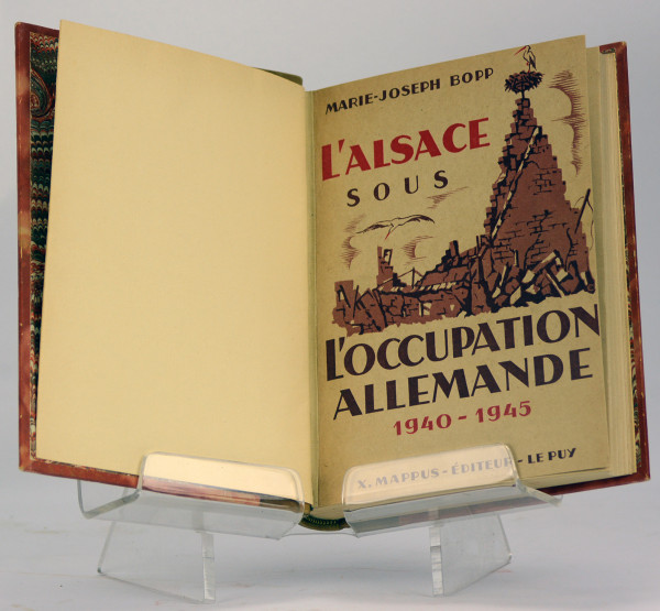 L'Alsace sous l'occupation allemande. 1940-1945. Avec 34 reproductions photographiques hors-texte. Illustrations et couverture de René Ehrmann. 