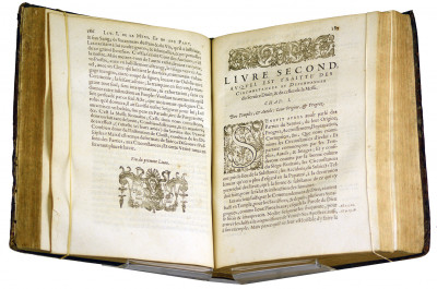 De l'Institution, usage et doctrine du sainct sacrement de l'Eucharistie en l'Église ancienne. Ensemble comment, quand et par quels degrez la messe s'est introduite en sa place. Le tout en quatre livres, par messire Philippes de Mornai, seigneur du Plessis-Marli ; Conseiller du Roi en son Conseil d'Estat ; Capitaine de Cinquante hommes-d'armes de ses Ordonnances ; Gouverneur de sa Ville & Chasteau de Saumur ; Surintendant de ses Maison & Couronne de Navarre. 
