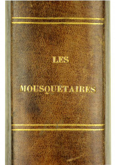 Les Mousquetaires, trilogie par Alexandre Dumas. Première partie. Les trois Mousquetaires. Seconde partie. Vingt ans après. Troisième partie. Le Vicomte de Bragelonne. 