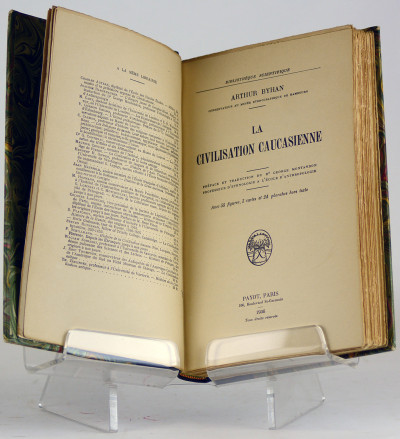 La civilisation caucasienne. Préface et traduction du Dr George Montandon. Avec 55 figures, 3 cartes et 24 planches hors texte. 