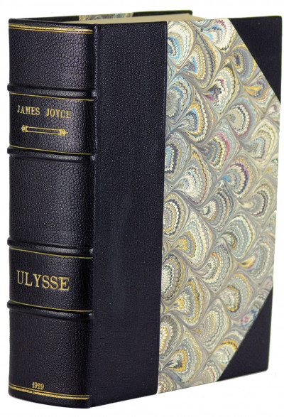 Ulysse. Traduction française intégrale de M. Auguste Morel, assisté par M. Stuart Gilbert, entièrement revue par Valery Larbaud avec la collaboration de l'auteur. 