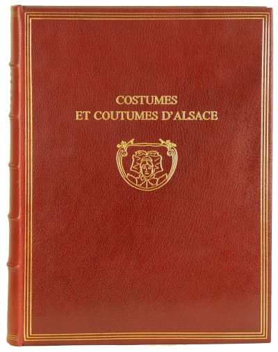 Costumes et coutumes d'Alsace. Préface de Georges Klein. Introduction de Marguerite Doerflinger. 