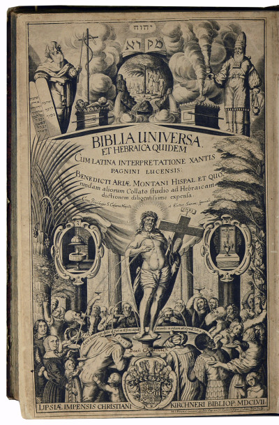 Novum Testamentum graecum, cum vulgata interpretatione latina graeci contextus lineis insertis [sic] : quae quidem interpretatio cùm à graecarum dictionum proprietate discedit, sensum, videlicet, magis quàm verba exprimens, in margine libri est collocata : atque alia Ben. Ariae Montani Hispalensis operâ è verbo reddita, ac diverso characterum genere distincta, in ejus est substituta locum. Accesserunt & huic editioni libri graecè scripti, qui vocantur Apocryphi ; cum interlineari interpretatione latina ex Bibliis Complutensibus deprompta. RELIÉ À LA SUITE : Biblia Universa. Et Hebraica Quidem : Cum Latina Interpretatione Xantis Pagnini Lucensis : Benedicti Ariae Montani Hispal. Et Quorundam aliorum Collato studio ad Hebraicam dictionem diligentissime expensa. 
