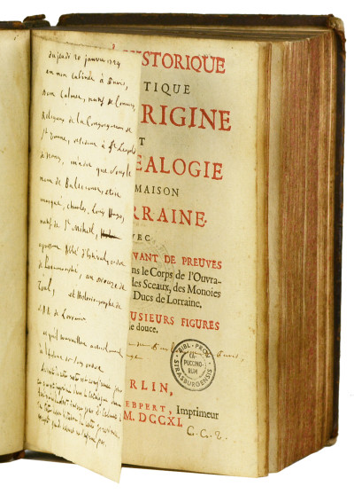 Traité historique et critique sur l'origine et la généalogie de la maison de Lorraine ; avec les chartes servant de preuves aux faits avancés dans le corps de l'ouvrage, et l'explication des sceaux, des monnaies et des médailles des ducs de Lorraine. Enrichi de plusieurs figures en taille-douce. 