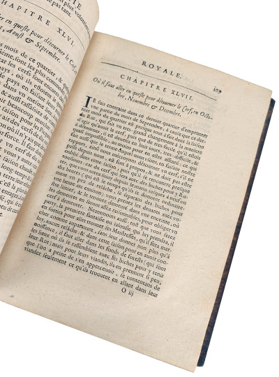 La Venerie royale divisée en IV parties, qui contiennent les Chasses du Cerf, du Lievre, du Chevreüil, du Sanglier, du Loup & du Renard. Avec le dénombrement des Forests & grands Buissons de France, où se doivent placer les Logemens, Questes, & Relais, pour y chasser. Par Messire Robert de Salnove, Conseiller, & Maistre-d'Hôstel ordinaire de la Maison du Roy, Lieutenant dans la grande Louveterie de France, Escuyer ordinaire de Madame Royale Christine de France, Duchesse de Savoye, & Gentil-homme de la Chambre de S. A. R. de Savoye. 