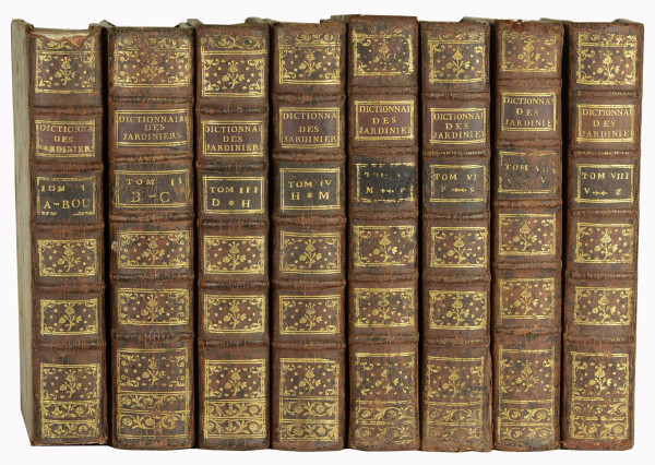 Dictionnaire des jardiniers, contenant les Méthodes les plus sûres et les plus modernes pour cultiver et améliorer les Jardins Potagers, à fruits, à fleurs et les Pépinières, ainsi que pour réformer les anciennes pratiques d'Agriculture ; avec des moyens nouveaux de faire conserver le Vin, suivant les procédés actuellement en usage parmi les Vignerons les plus instruits de plusieurs Pays de l'Europe ; et dans lequel on donne des Préceptes pour multiplier et faire prospérer tous les Objets soumis à l'Agriculture, et la manière d'employer toutes sortes de Bois de Charpente. Ouvrage traduit de l'anglois, sur la huitième Édition. 