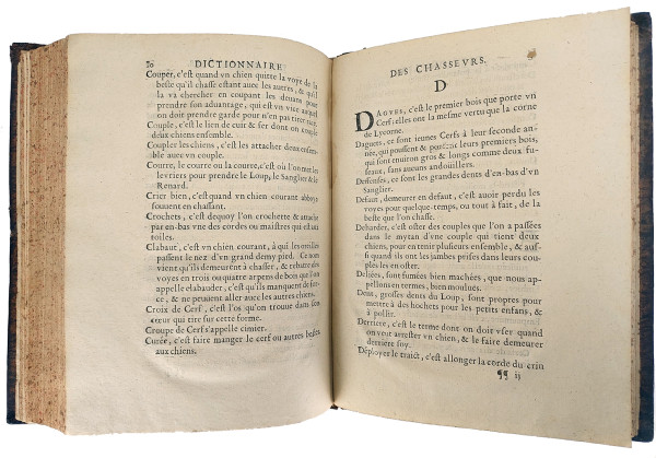 La Venerie royale divisée en IV parties, qui contiennent les Chasses du Cerf, du Lievre, du Chevreüil, du Sanglier, du Loup & du Renard. Avec le dénombrement des Forests & grands Buissons de France, où se doivent placer les Logemens, Questes, & Relais, pour y chasser. Par Messire Robert de Salnove, Conseiller, & Maistre-d'Hôstel ordinaire de la Maison du Roy, Lieutenant dans la grande Louveterie de France, Escuyer ordinaire de Madame Royale Christine de France, Duchesse de Savoye, & Gentil-homme de la Chambre de S. A. R. de Savoye. 