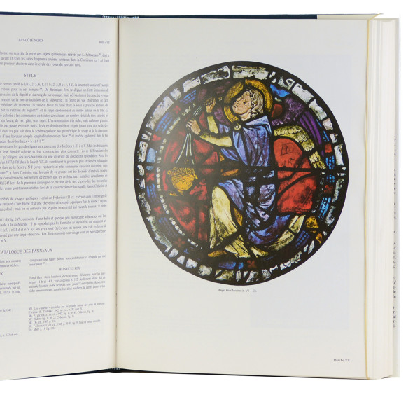 Les vitraux de la cathédrale Notre-Dame de Strasbourg. Par Victor Beyer, Christiane Wild-Block, Fridtjof Zschokke. Avec la collaboration de Claudine Lautier. 