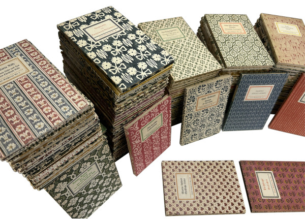 Bel ensemble de 300 numéros de cette célèbre collection. 