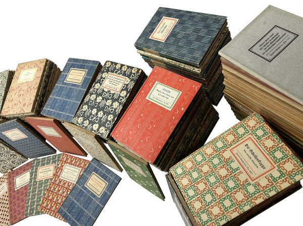 Bel ensemble de 300 numéros de cette célèbre collection. 