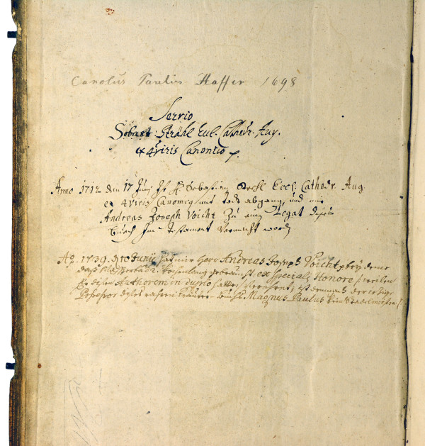 New vollkommen Kräuter-Buch, darinnen uber 3000 Kräuter, mit schönen und kunstlichen Figuren, auch deren Underscheid und Wirckung, sampt ihren Namen in mancherley Spraachen, beschrieben (…) vormahls durch (…) gebessert. Jetzt widerumb auffs newe übersehen (…) durch Hieronymum Bauhinum. Mit gest. figürlicher Titelbordüre und über 2400 Pflanzenholzschnitten. 
