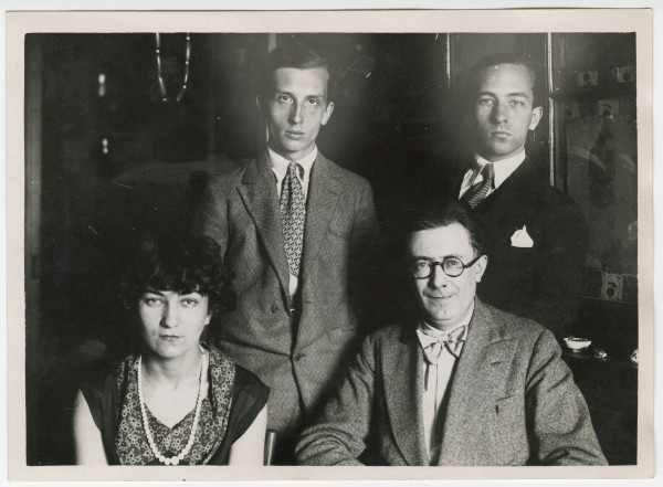 Les expériences de vision paroptique de René Maublanc. Photographies de René Maublanc, Marianne Lams, René Daumal et Roger Vailland. 
